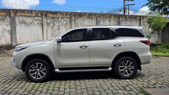 TOYOTA HILUX SW4 4.0 SRX 4X4 7 LUGARES V6 24V GASOLINA 4P AUTOMÁTICO